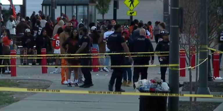 Shooting In The Flats In Cleveland Leaves 5 People Wounded