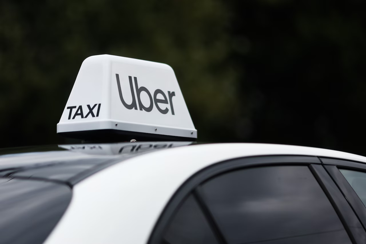 Cleveland police investigate: Uber driver shot, robbed on Cleveland’s East Side