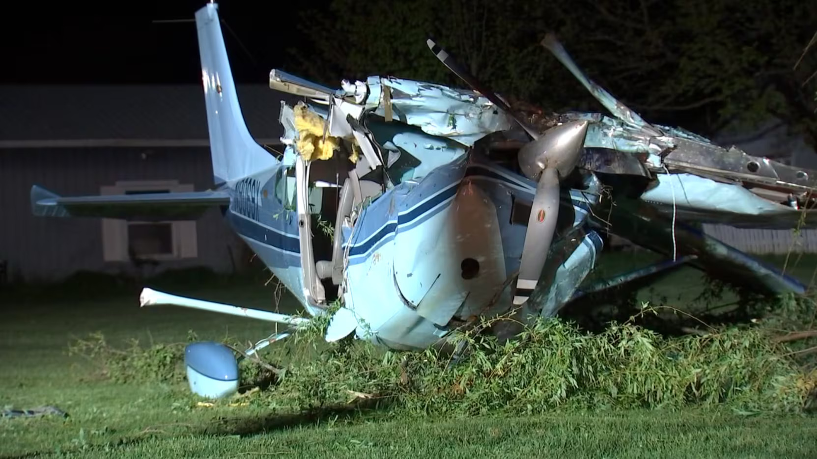 2 critically injured after small plane crash in Lancaster, Ohio