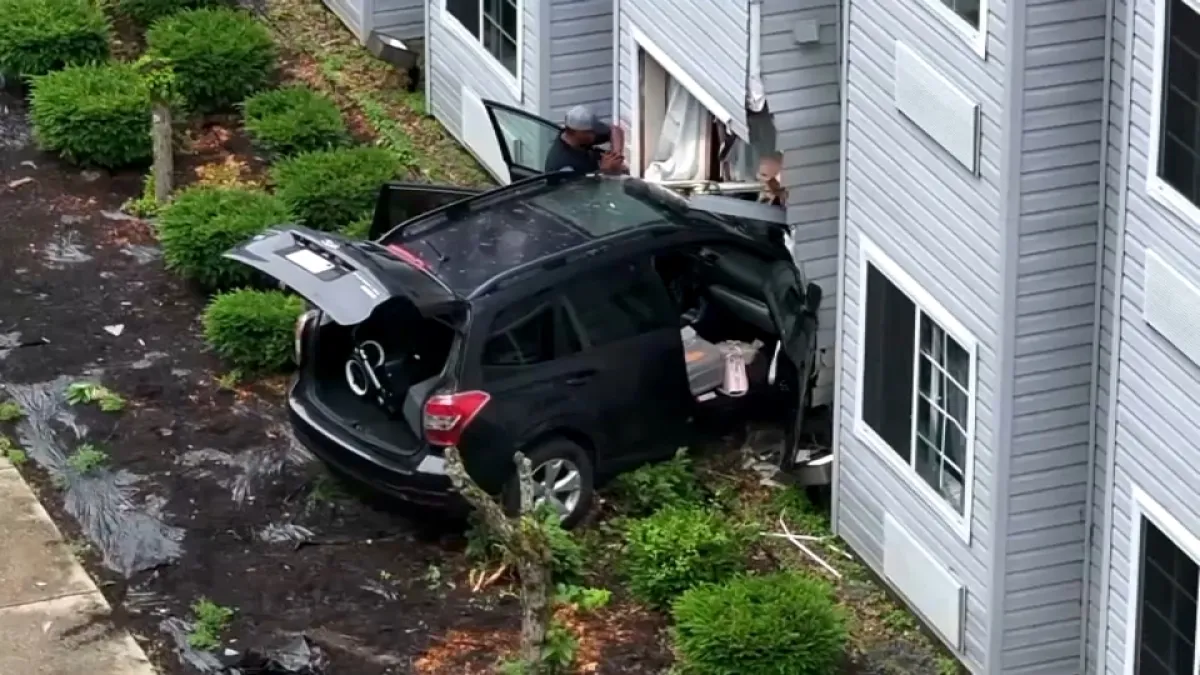 Pregnant woman crashed into hotel, went looking for 2 individuals before shooting: police