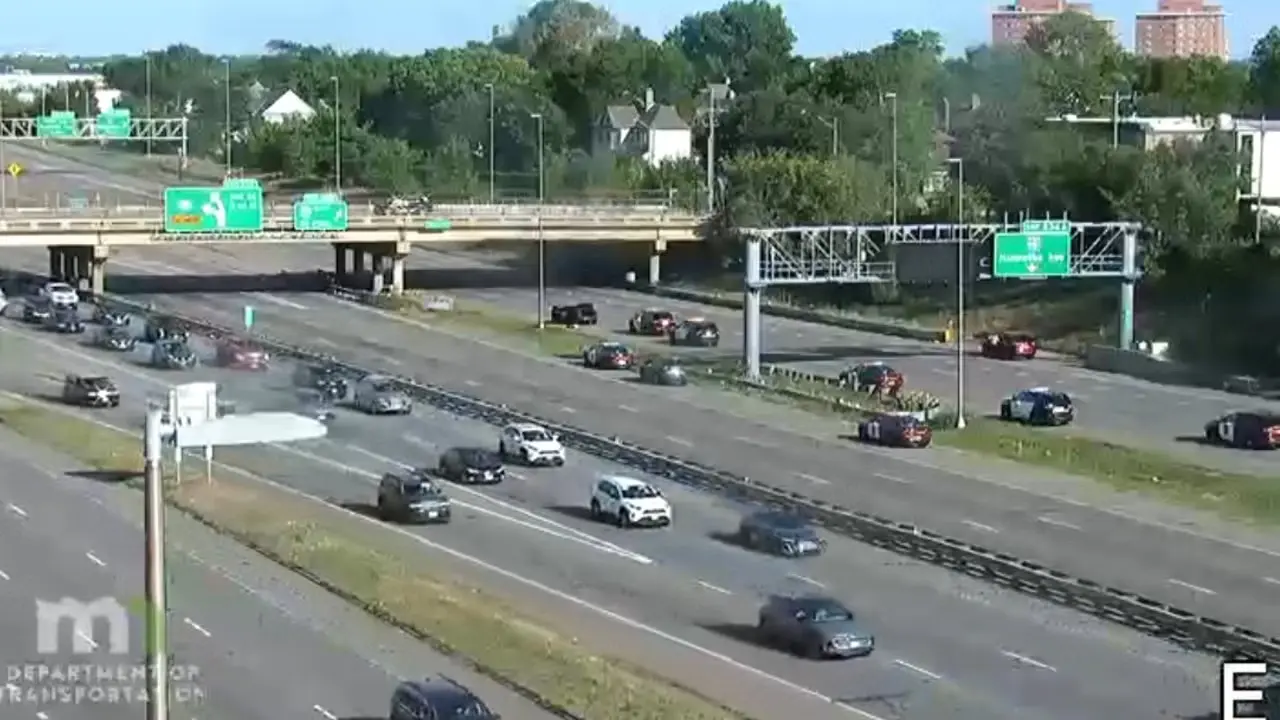 Minneapolis Police investigate I-94 shooting that leaves man critically injured